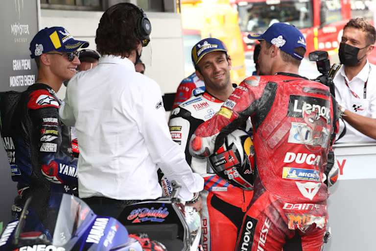 Jack Miller (rechts) nach dem Crash im Parc Fermé