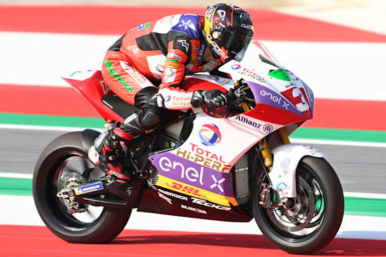 Zum Vergleich: Lukas Tulovic auf der Energica