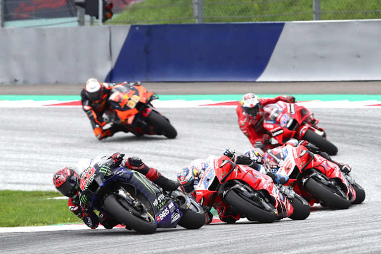 Fabio Quartararo führt das Feld auf diesem Bild und in der Gesamtwertung an