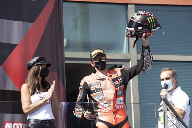 Ducati-Ass Scott Redding gewann den ersten Lauf in Barcelona