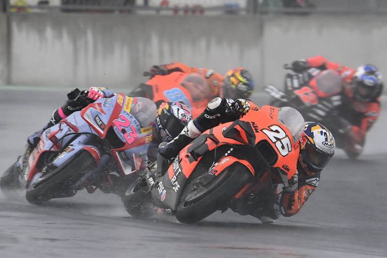 Bastianini #23 hatte zu Beginn Sichtprobleme