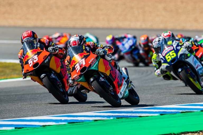 Das Rennen in Jerez: Pedro Acosta (37) gegen Deniz Öncü (53), dahinter Fenati