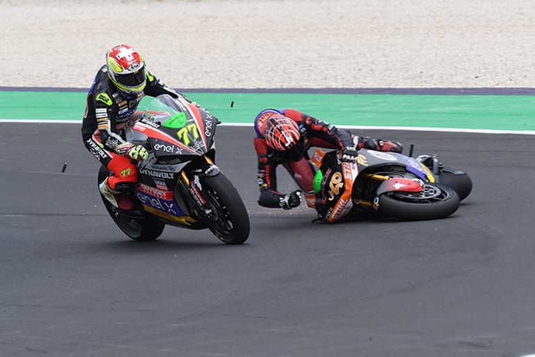 Letzte Kurve: Torres ging nach dem Rammstoss des Schweizers zu Boden