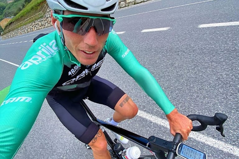 Eigentlich fühlt sich der Aprilia-Werksfahrer auf den Straßen seiner Wahlheimat Andorra zu Hause