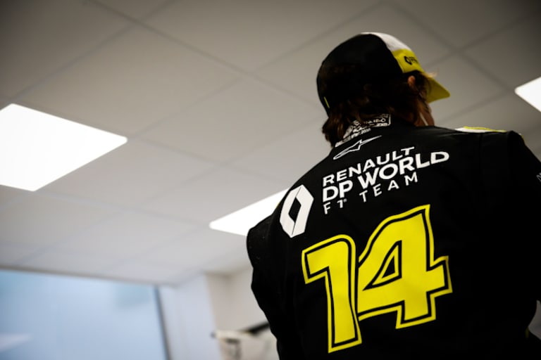 ... und auch schon im Rennoverall