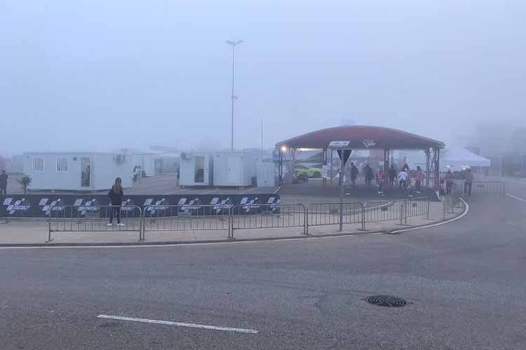 MotorLand Aragón um 8 Uhr: Von der Sonne ist noch nichts zu sehen