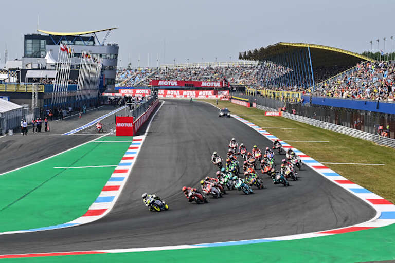 Start des Moto3-Rennens in Assen: Riccardo Rossi wartet in der Boxengasse