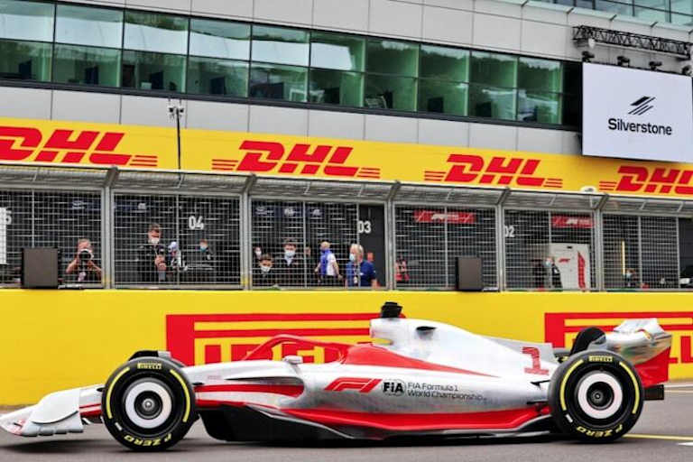 Der neue Wagen von der Seite