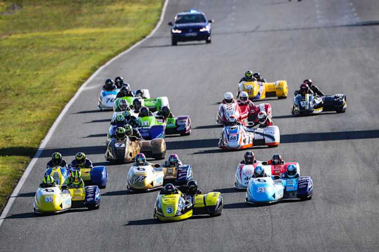 Start zum letzten Rennen der IDM 2020. Schlosser/Fries (3) lagen hier schon vorne