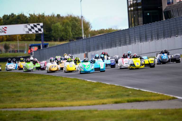 Start in der Motorsport Arena Oschersleben zum Sidecar Superprix by Bonovo Action