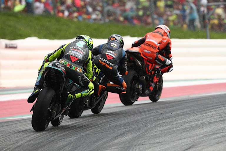 Die VR46-Fahrer Marini und Rossi verfolgen Iker Lecuona