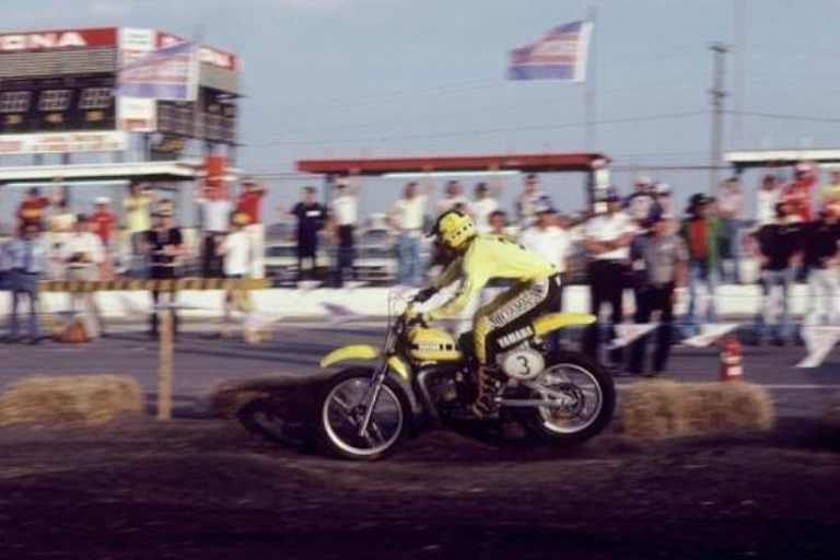 Seine enorme Größe brachte Mike Bell einen passenden Spitznamen ein