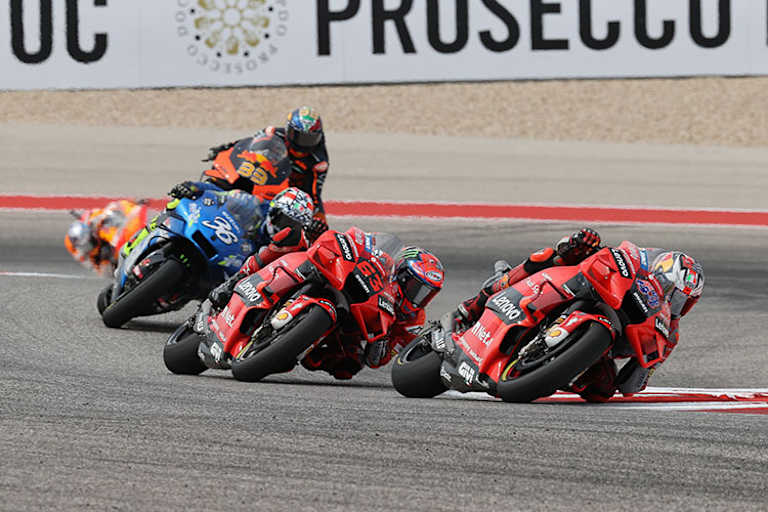 Die Verfolger: Miller (43) vor Bagnaia, Mir und Binder