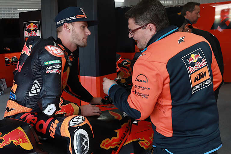 Brad Binder mit Crew-Chief Sergio Verbena