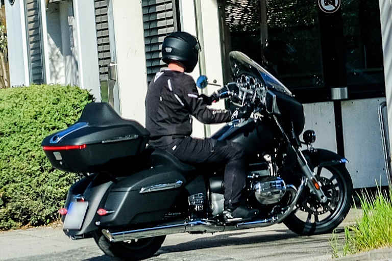 BMW R18 Tanscontinental: fast schon klassische Tourenmaschine mit Chrom-Zutaten