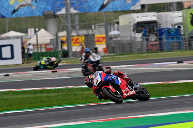Stefan Bradl vor Alex Márquez und Rossi