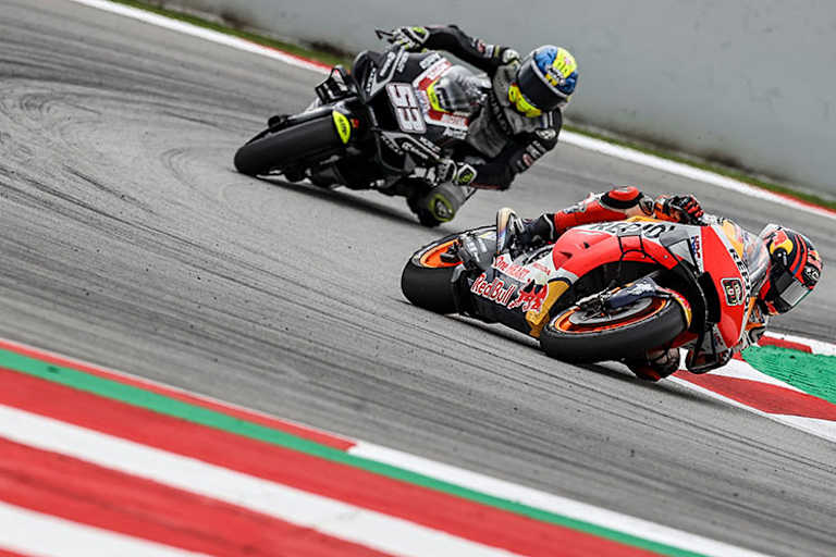 Stefan Bradl lag anfangs noch vor Tito Rabat