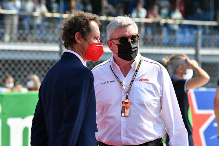 Fiat-Chef John Elkann und Ross Brawn