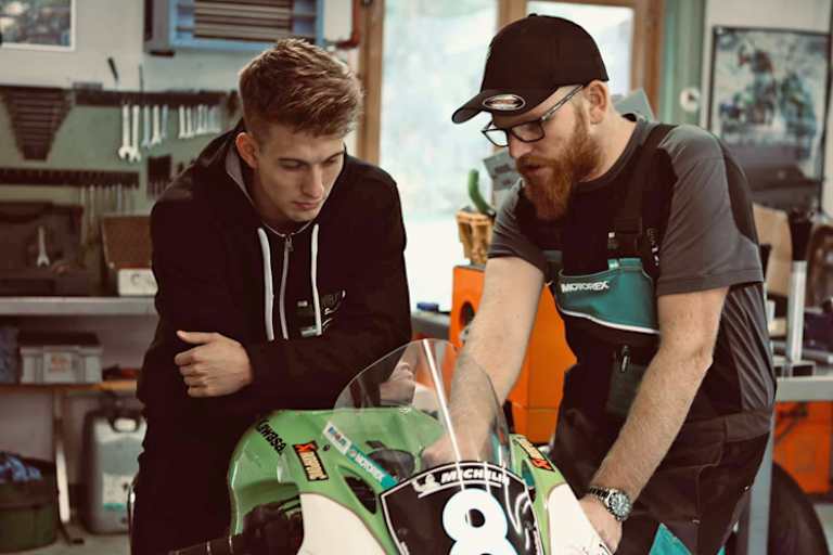 Der Schweizer (li.) im Team Billiger