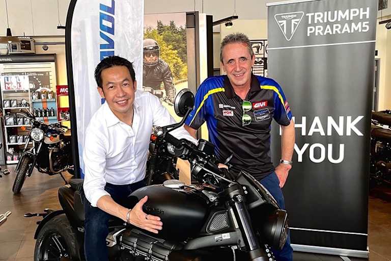 Honda-Teamchef Simon Buckmaster (Mitte)