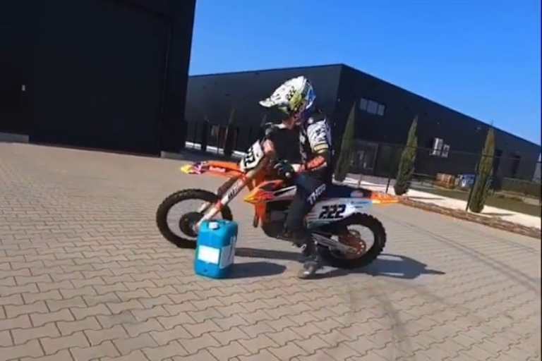 Der neunfache Cross-Weltmeister Tony Cairoli trainierte auf dem Areal seines Teams in Lommel