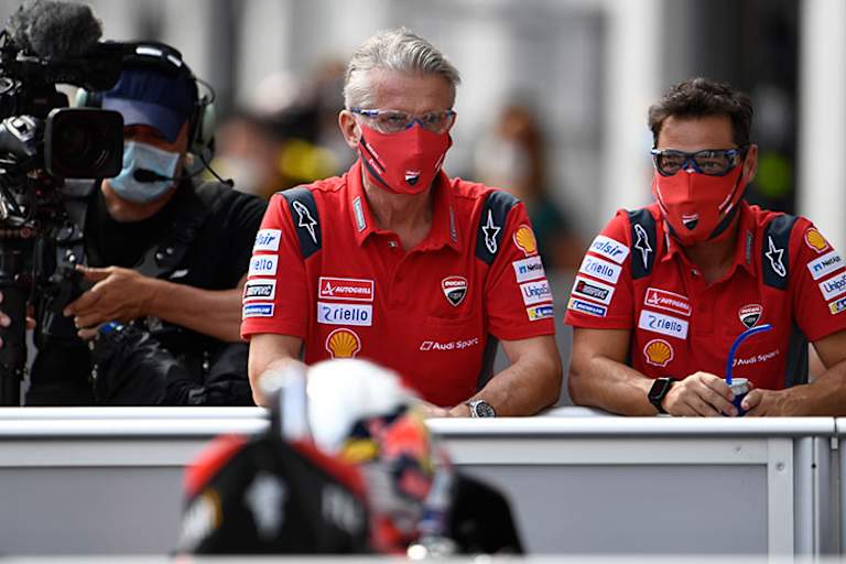 Paolo Ciabatti (li.) beim Le-Mans-GP nach dem Sieg von Petrucci