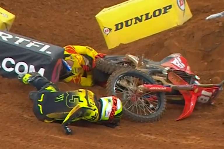 Lawrence und Forkner am Boden, nur Lawrence konnte weiterfahren