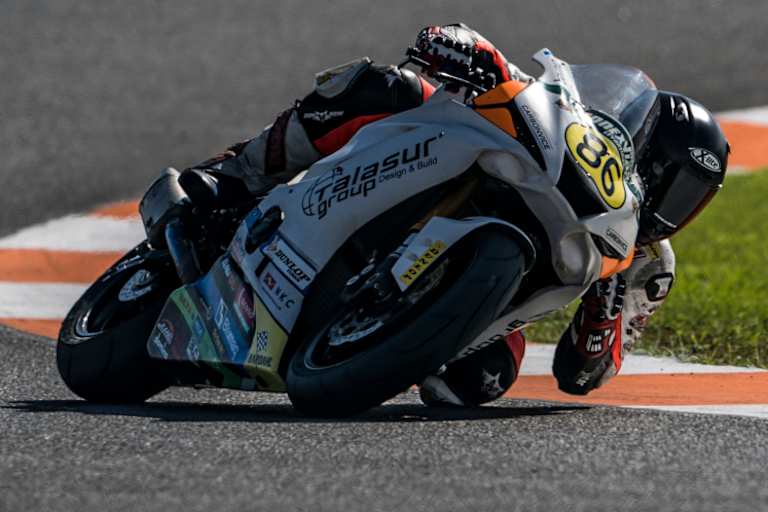 Nicolas Czyba auf seiner Yamaha R6 in Valencia