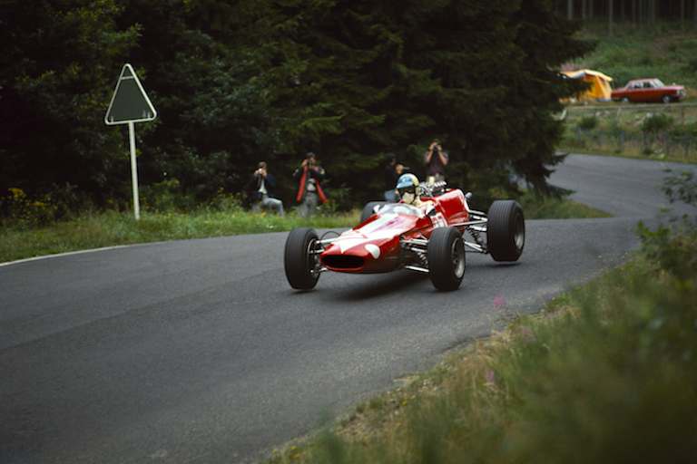 David Hobbs mit seinem Lola T100-BMW auf dem Nürburgring 1967