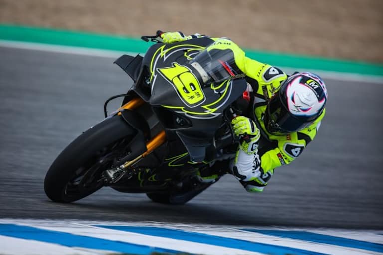 Alvaro Bautista scheint sich auf der Ducati V4R bereits pudelwohl zu fühlen	