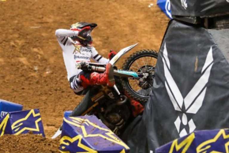 Dean Wilson krachte in St. Louis frontal gegen einen Brückenpfeiler