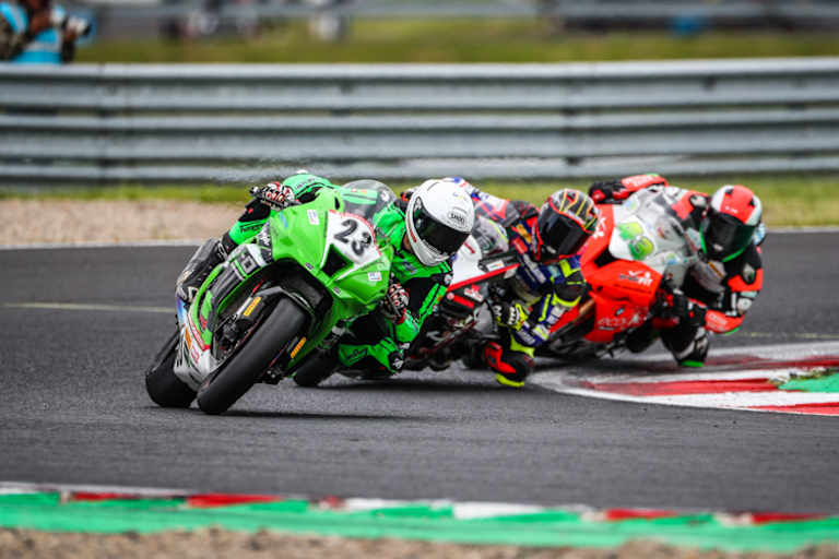 Debise (23) stürmt vorne weg