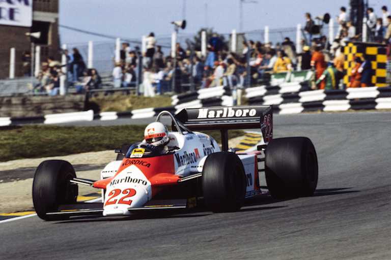 Andrea de Cesaris mit seinem Alfa Romeo in Brands Hatch 1983