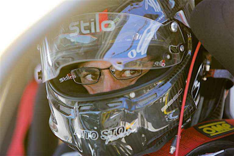 Diego fährt selber Autorennen