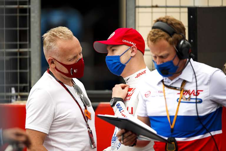 Dmitry und Nikita Mazepin (links und mitte)