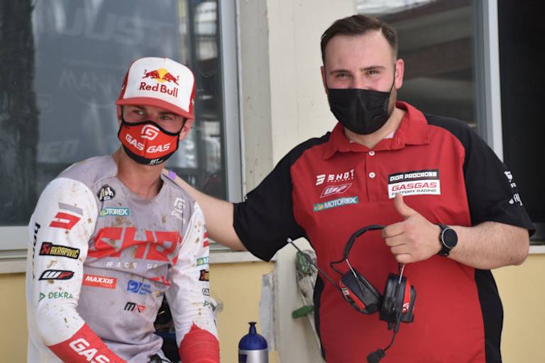 Simon Längenfelder mit Teammanager Justin Amian