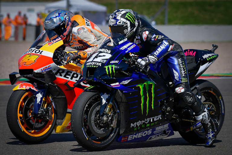 Pol Espargaró (Honda) und Maverick Viñales (Yamaha) halten nicht mit