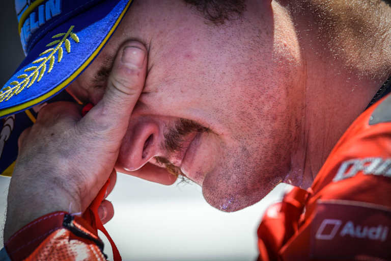 Auch im Parc Fermé konnte Jack die Tränen nicht zurückhalten