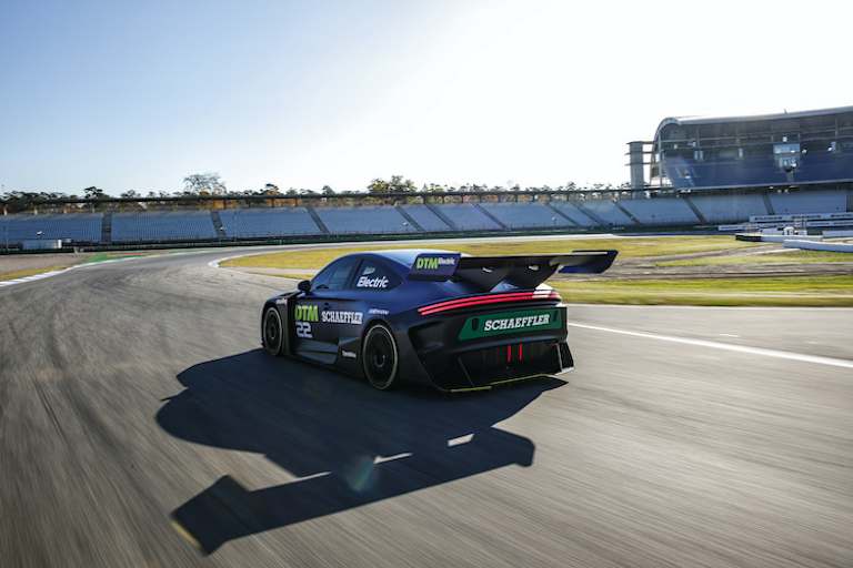 Timo Scheider drehte erste Runden