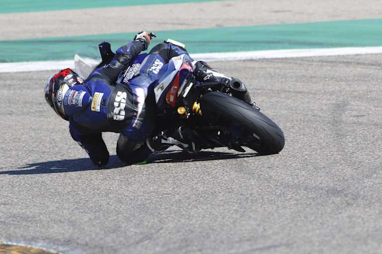 Benjamin Baumgartner mit «Elbow-Down» in Aragón