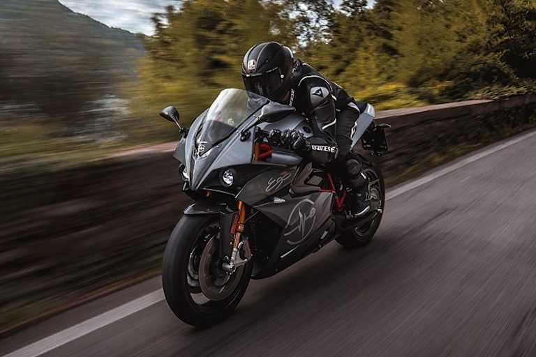 Energica Ego+RS: Mit 260 kg vergleichsweise schwer, aber dank brachialem Drehmoemnt von 215 Nm trotzdem alles andere als eine lahme Ente