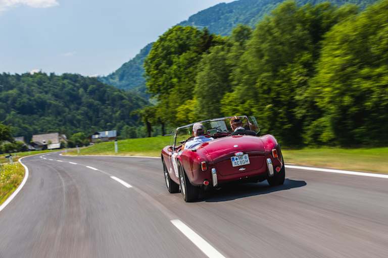 Tolle Autos in wunderbarer Landschaft