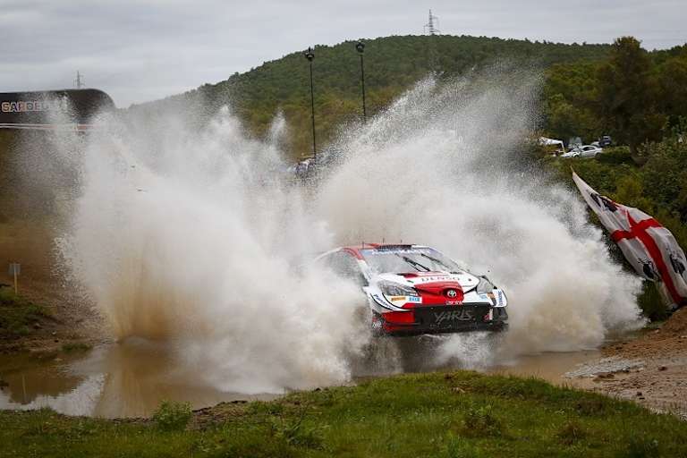 Die Wasserdurchfahrt brachcte Elfyn Evans Probleme 