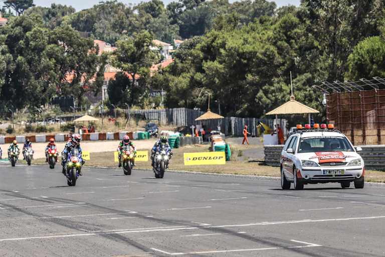 Das Safety-Car kam nach Sturz von Christofer Bergman (Yamaha) auf die Strecke