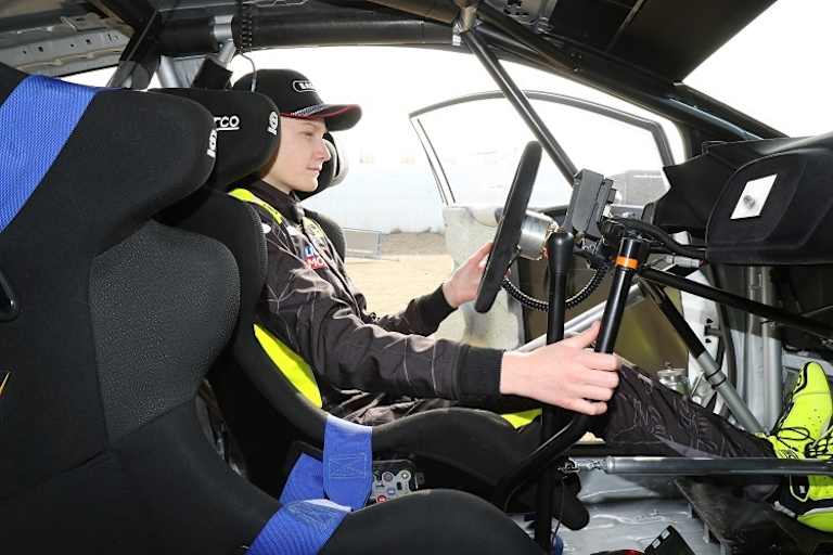 Fabio Schwarz im Rallyeauto