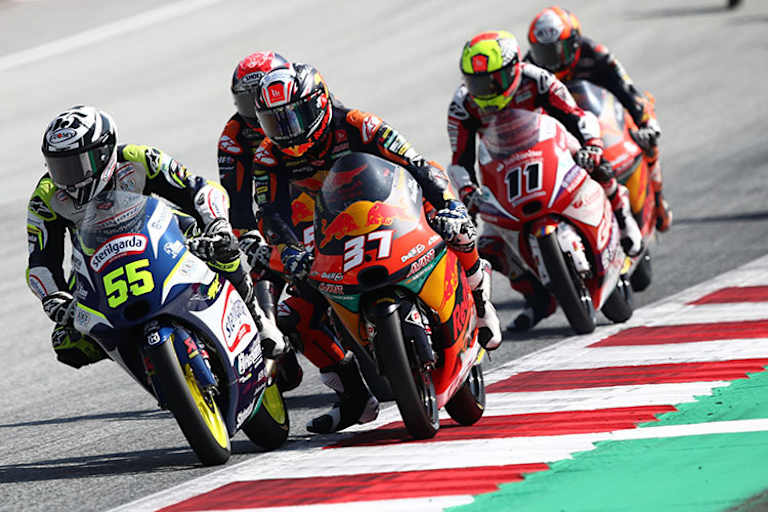 Spannende Fights beim Österreich-GP: Fenati (55) führt vor Acosta (37), Sasaki und Sieger Sergio Garcia (11) auf der GASGAS 