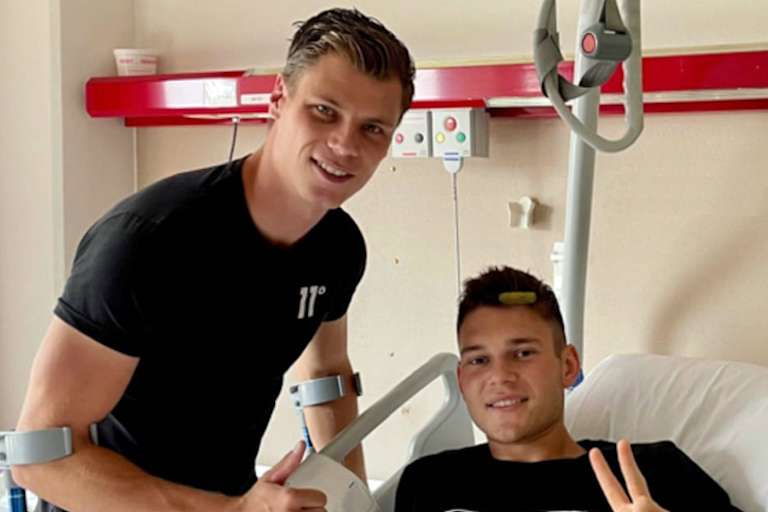 Ricardo Brink (li.) besucht Marco Fetz