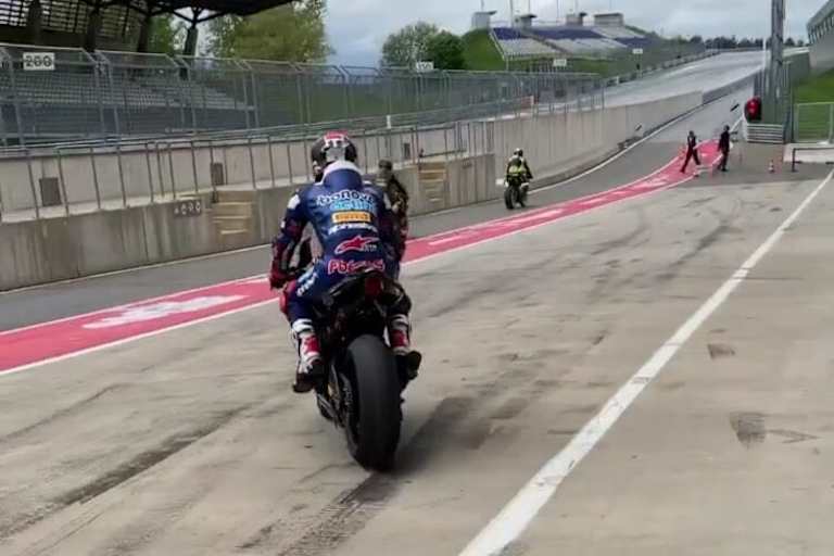  In Spielberg war Jonas Folger noch auf seinem eigenen Trainings-Bike unterwegs 