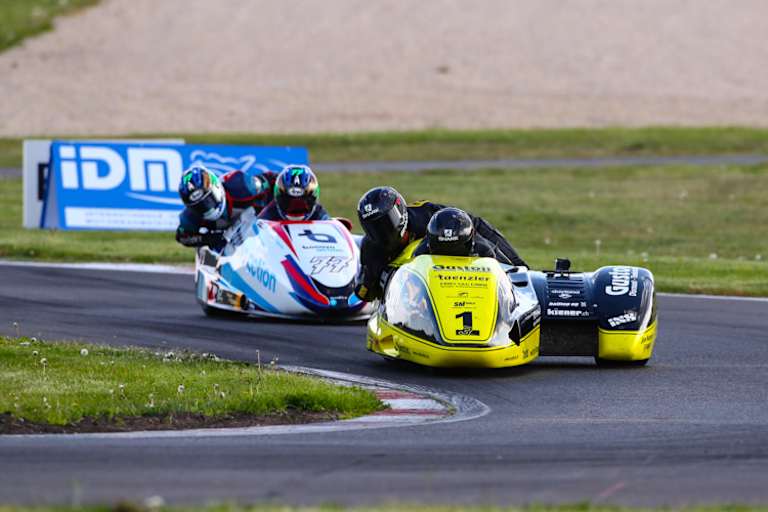 Schlosser/Fries vor Reeves/Rousseau