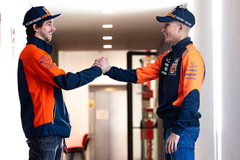 Raul Fernández (re.) und Weltmeister Remy Gardner